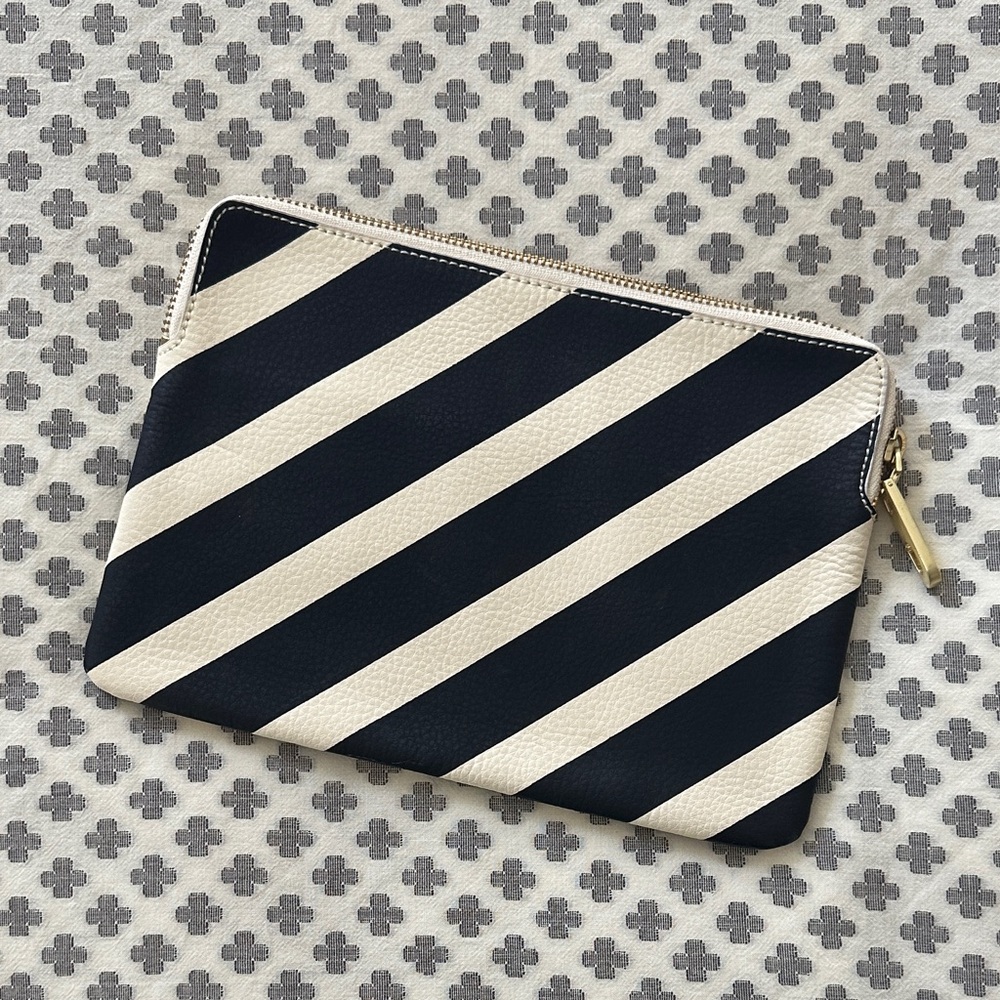 Gap leather clutch - navy/cream